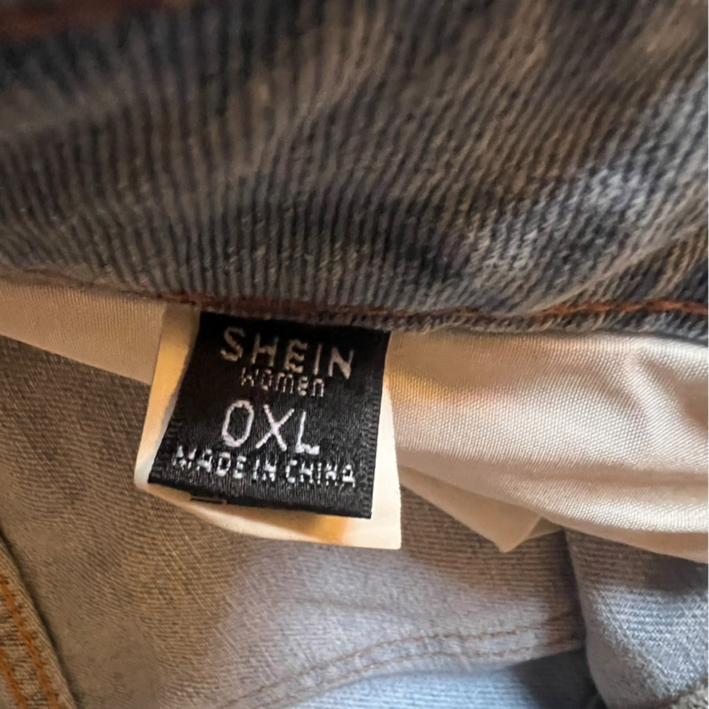 SHEIN Gray Boyfriend Jeans with Red, Yellow, and Blue Accents - Picture 5 of 5